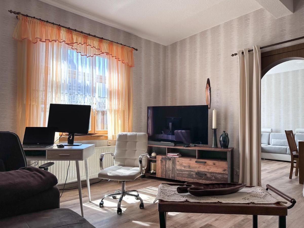 Schoene Altbauwohnung Mit Grosser Sonnenterrasse Рудольштадт Экстерьер фото